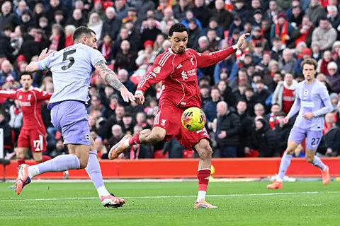 دقيقة بدقيقة.. ليفربول 1-0 برايتون.. دخول محمد صلاح (فيديو)